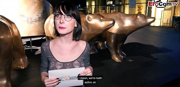  Deutsche Studentin macht Sextreffen in Berlin auf der Straße
